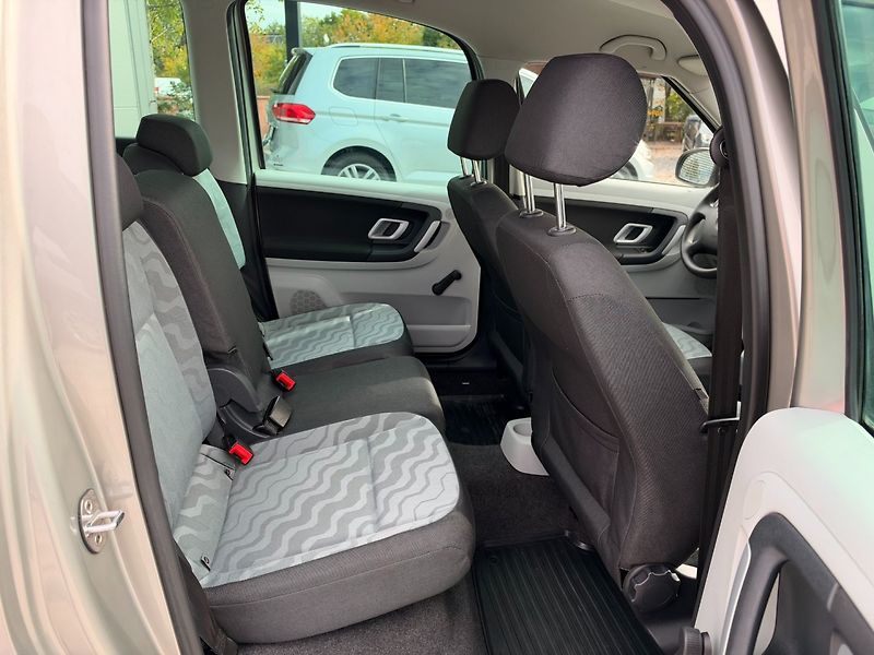 Škoda Roomster (2007) Style 1.4i 63kW - fotka 22 z 27