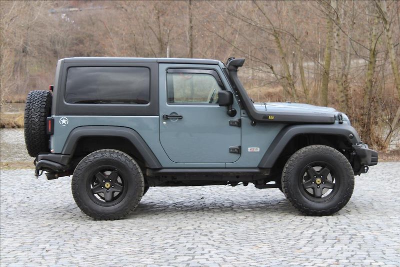 Jeep Wrangler 2.8 CRD/10th-Anniversary/CZ - fotka 13 z 49
