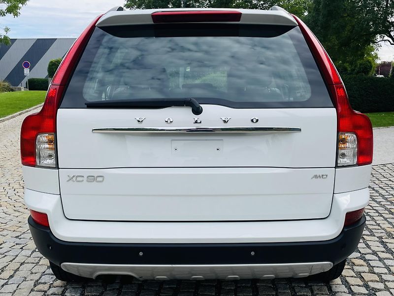 Volvo XC90 2.4D5 4x4 AUT VÝHŘEV SENZORY - fotka 15 z 40