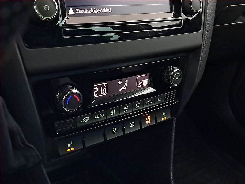 Škoda Rapid (2018) Spaceback 1.0 TSI, Navi - fotka 20 z 20