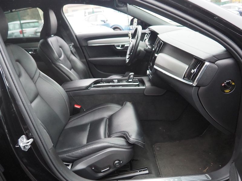 Volvo S90 (2021) B5, AWD, Inscription, 173 kW - fotka 18 z 37