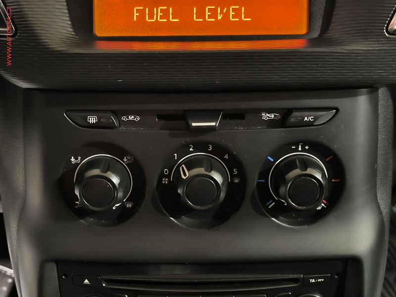 Citroën C3 (2012) 1.1i, ČR, AC - fotka 15 z 16