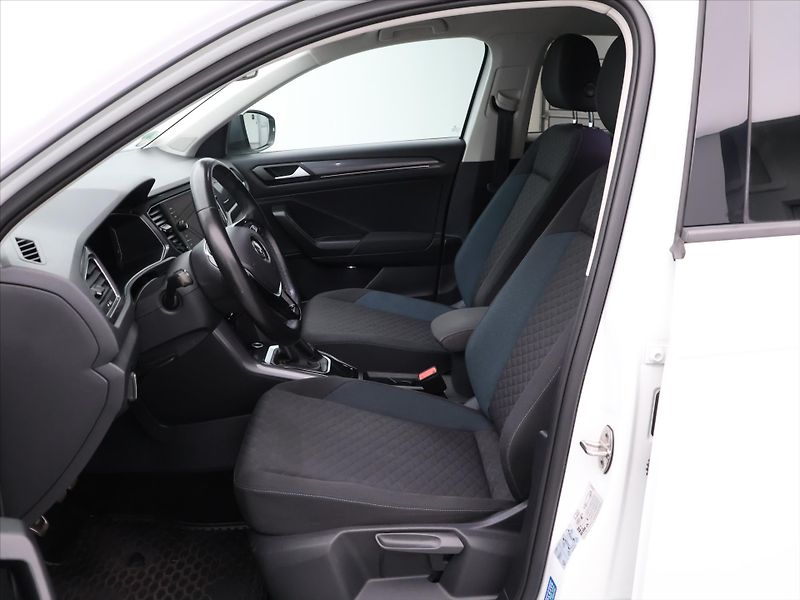 Volkswagen T-Roc 1,0 TSI Style Virtual 1.Maj. - fotka 10 z 30
