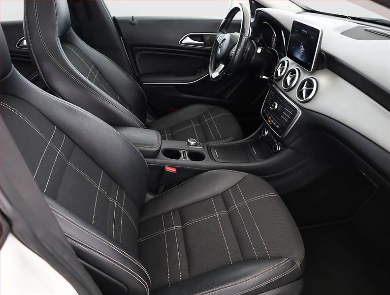 Mercedes-Benz CLA (2015) 180, Automat, Kůže, Navi - fotka 7 z 18