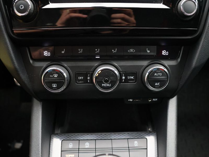 Škoda Octavia RS 2.0 TSI 162kW CZ Aut.klima - fotka 21 z 32