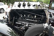 Pohled do prostoru motoru vozu Pierce-Arrow Model 43 z roku 1931.