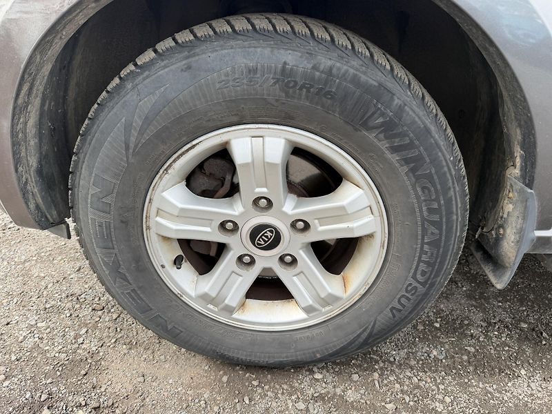 Kia Sorento 2.5 CRDi MAN 4x4 - fotka 21 z 23