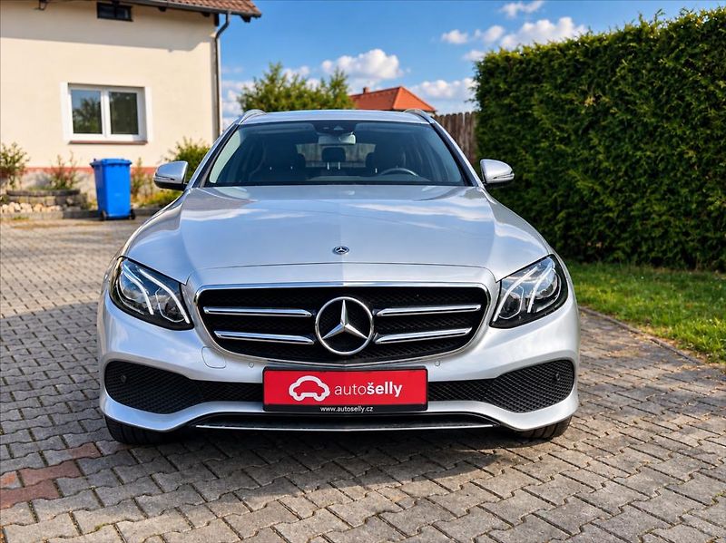 Mercedes-Benz Třídy E 2,0 E 220 d / 9G-TRONIC - fotka 8 z 48