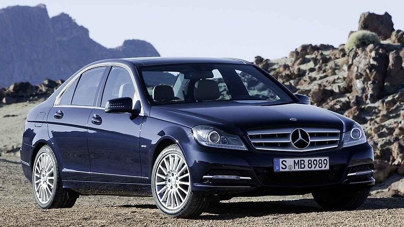 Na vrchol žebříčku se dostal kabriolet Mercedes-Benz SLK, který je vůbec nejspolehlivější mladou ojetinou podle zprávy TÜV.