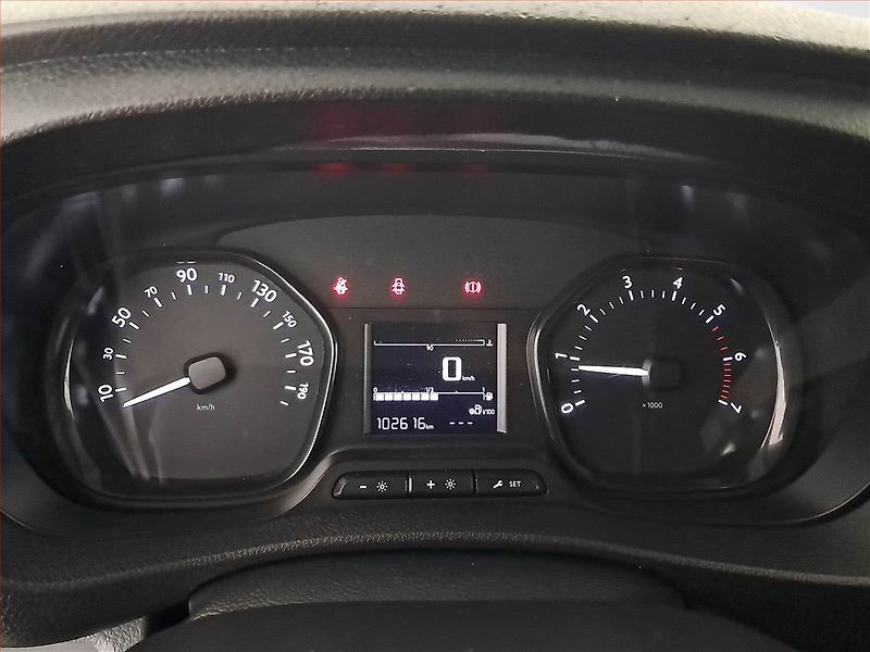 Peugeot Expert (2018) 1.5 BlueHDi, Bus, 5Míst, ČR - fotka 11 z 16