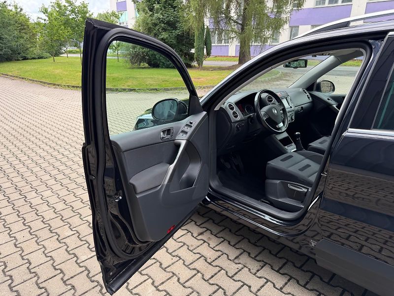 Volkswagen Tiguan 2,0 TDI /4x4/ SPORT / servis.k - fotka 9 z 32