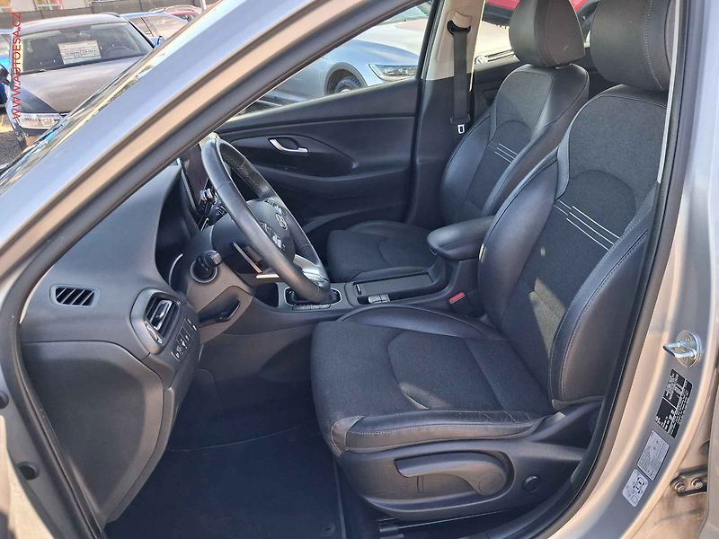 Hyundai i30 (2022) 1.5T-GDi 48V MHEV, ČR, Style - fotka 9 z 18