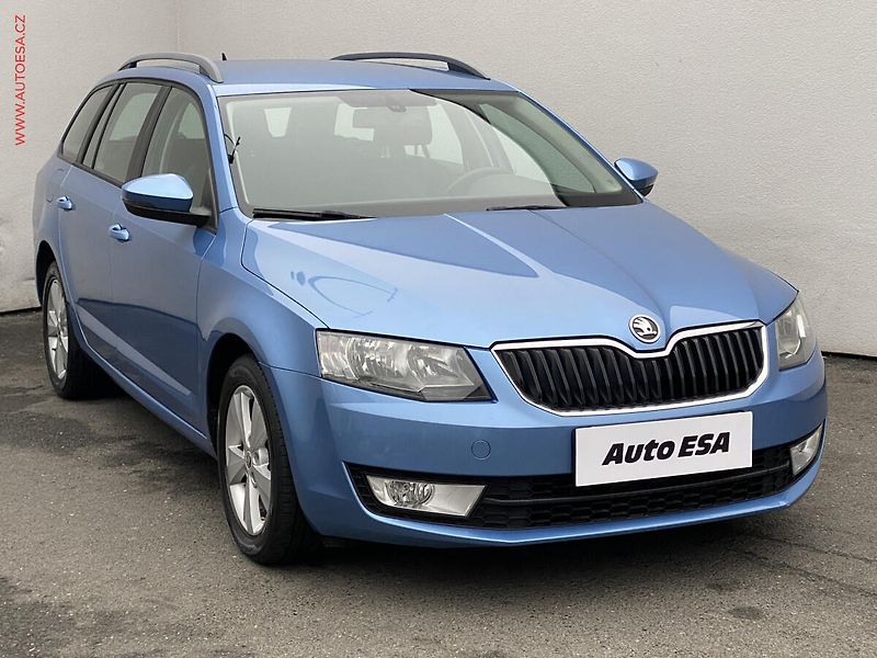 Škoda Octavia (2013) 2.0 TDi 4x4, Elegance, park - fotografie inzerátu
