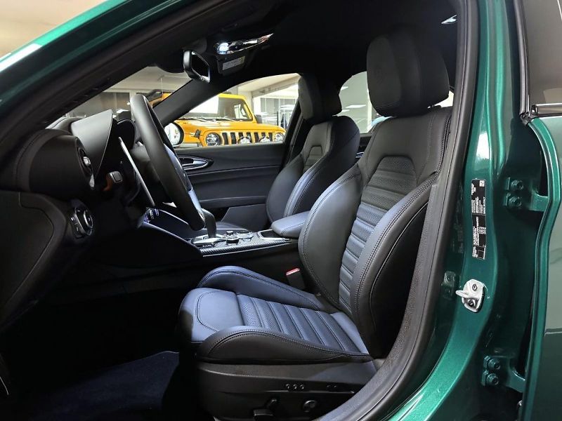 Alfa Romeo Giulia (2026) 2.9 V6 BiTurbo 520k QV Carbon - fotka 11 z 26