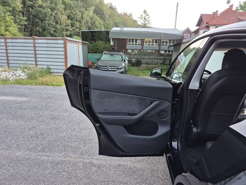 Tesla Model Y RWD 235kw 95,3 % - fotka 38 z 49