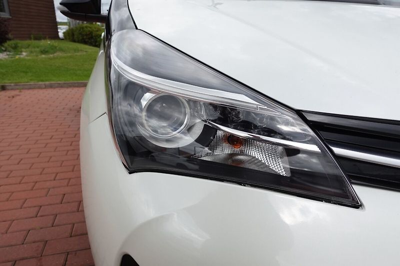 Toyota Yaris 1.33 VVT-i Multidrive S Bi-ton - fotka 28 z 28