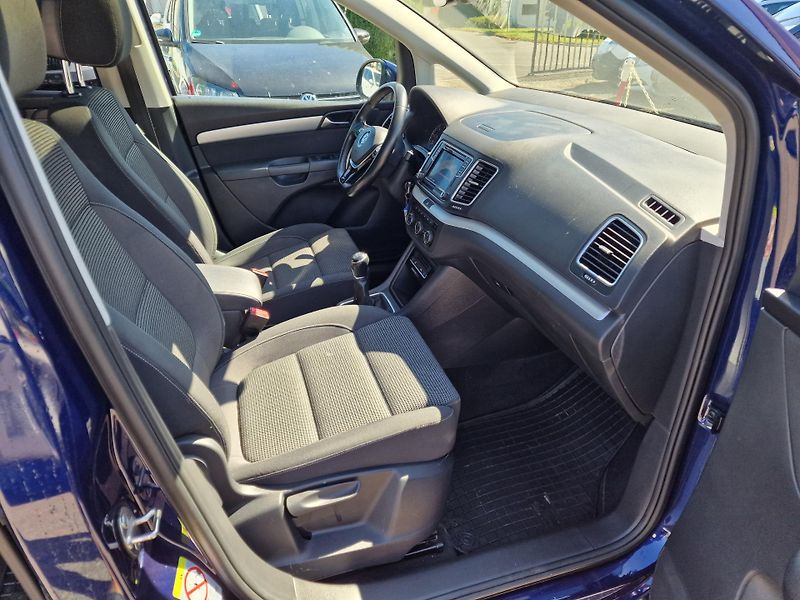 Volkswagen Sharan 2,0TDI 7MÍST KAMERA TAŽNÉ  - fotka 17 z 17