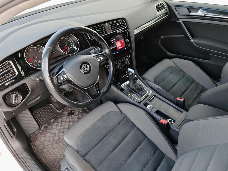 Volkswagen Golf 1,5   Variant Highline 1,5TDI - fotka 22 z 28