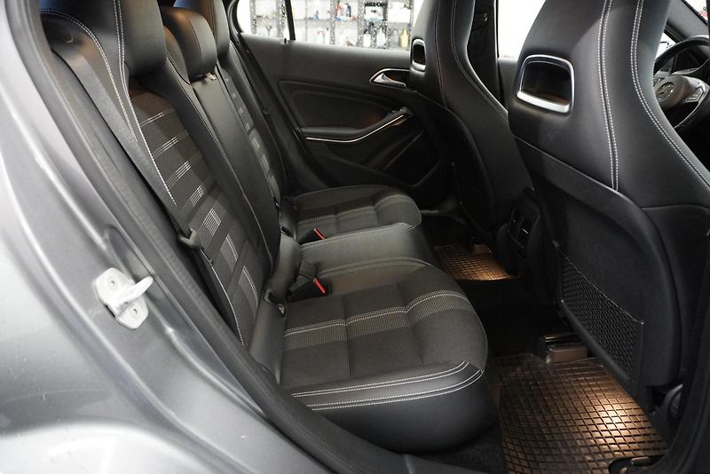 Mercedes-Benz GLA GLA220D 4MATIC AMG-LINE AUT. - fotka 24 z 28