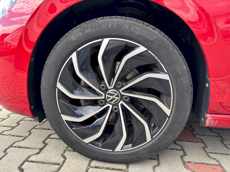 Volkswagen Golf (2022) VARIANT STYLE 1,5 TSI 6G - fotka 27 z 28