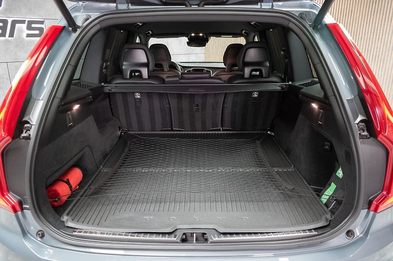Volvo XC90 B5 AWD R-DESIGN*POLESTAR CHIP* - fotka 41 z 46