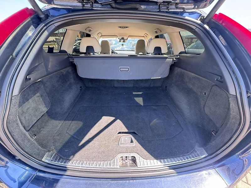 Volvo XC60 (2015) 4X4 2,4 D5 158 KW SUMMUM ČR - fotka 43 z 50