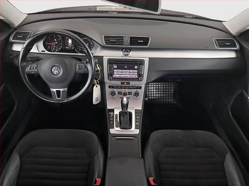 Volkswagen Passat (2014) 2.0 TDI, Automat, Xenony - fotka 8 z 17