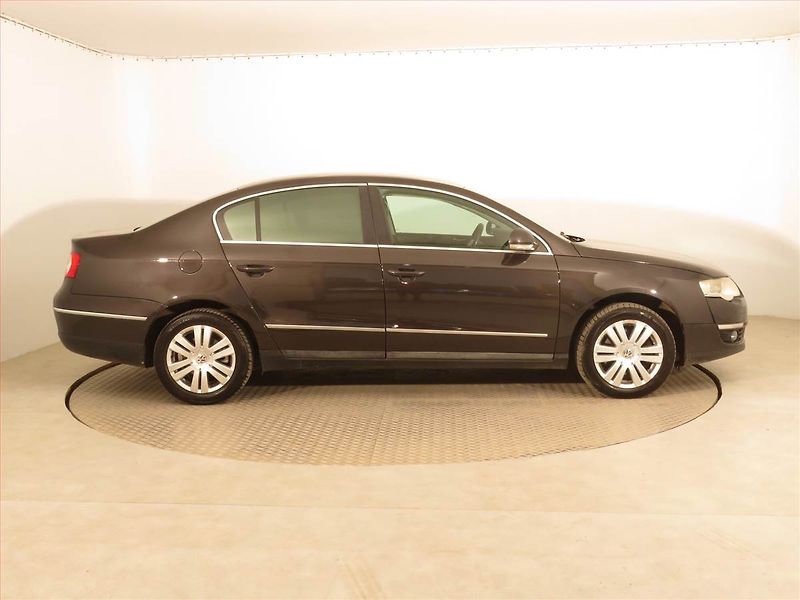 Volkswagen Passat (2006) Highline 2.0 TDI, Xenony - fotka 6 z 15