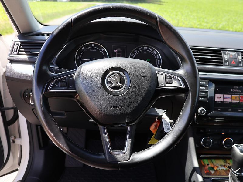 Škoda Superb 2,0 TDI 110kW DSG Xenon CZ - fotka 10 z 28