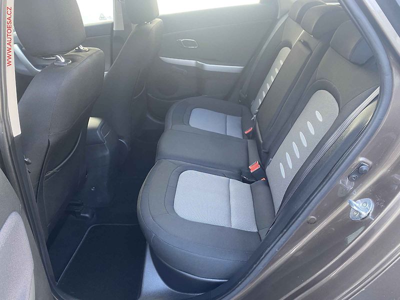 Kia Ceed (2013) 1.6 GDi, AC, TZ - fotka 10 z 16