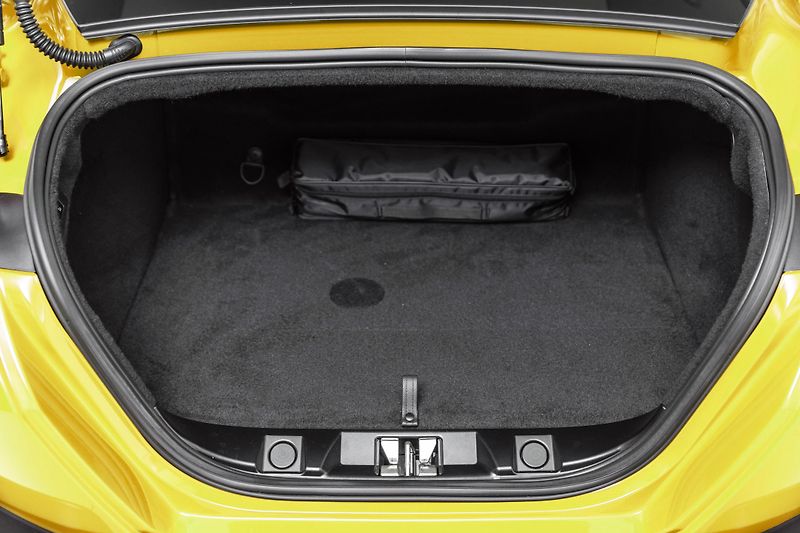 Ferrari Roma Giallo modena*krásná výbava - fotka 10 z 45
