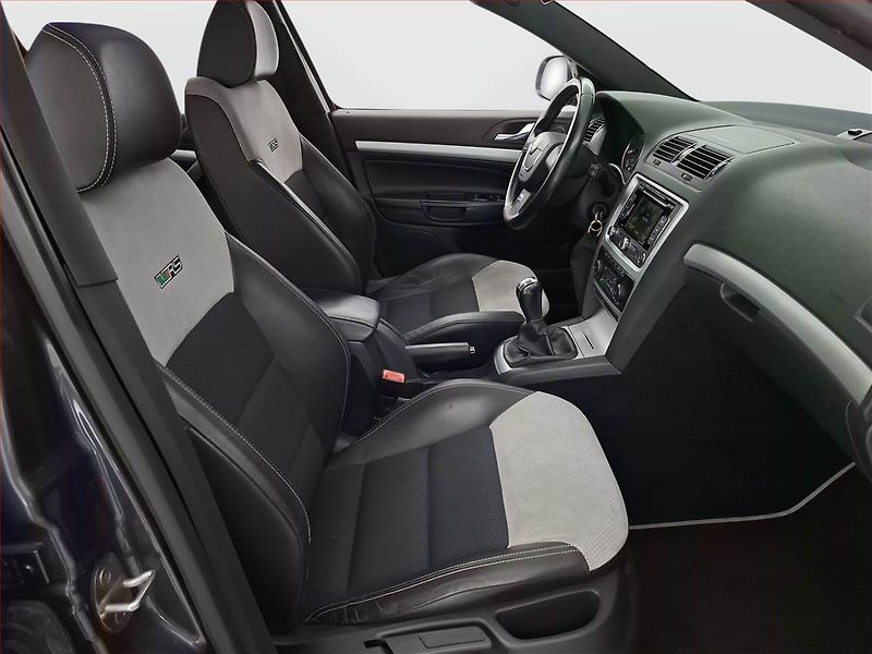 Škoda Octavia (2010) RS 2.0 TSI, Navi, Xenony - fotka 9 z 17