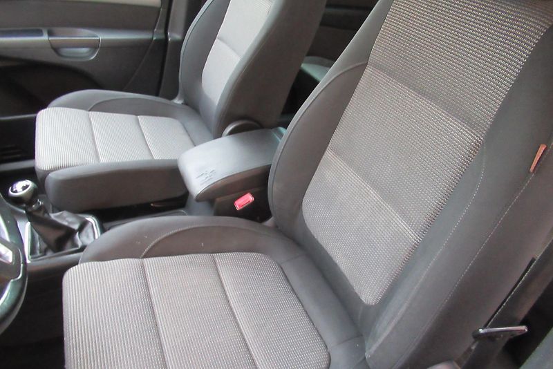 Volkswagen Sharan 2.0 TDi AUT. KLIMA TAŽNÉ 2.2 t - fotka 15 z 20