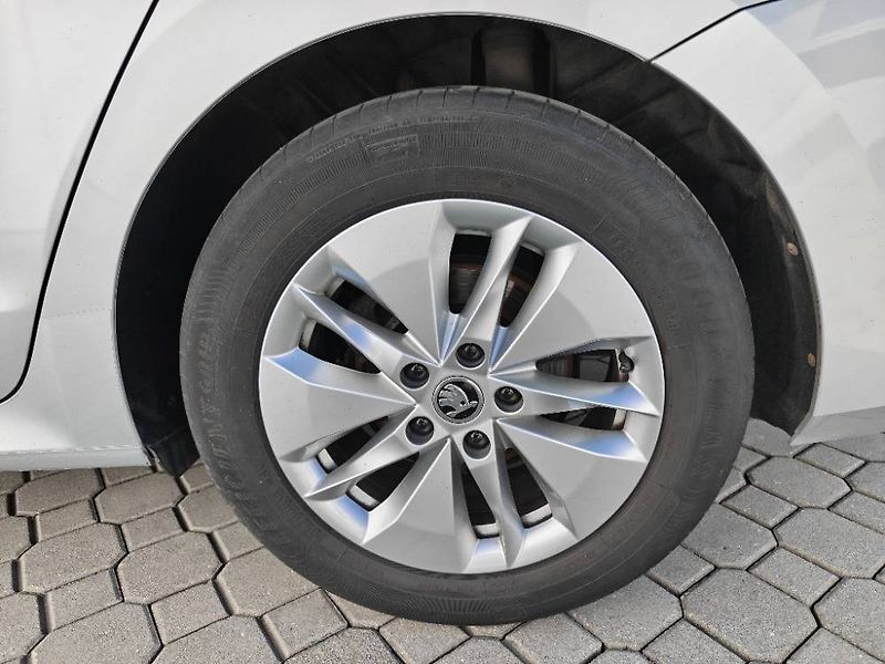 Škoda Octavia Ambition 6MP 2,0TDI - fotka 19 z 21