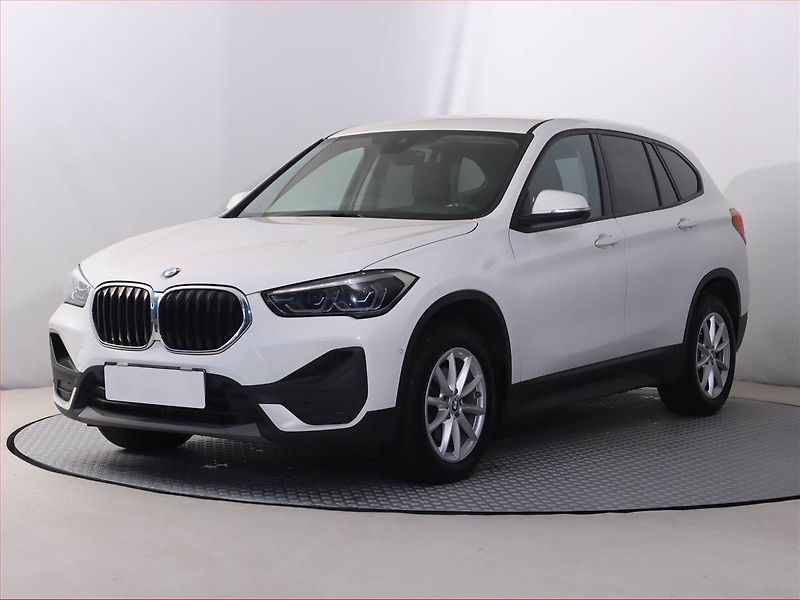 BMW X1 (2022) sDrive18d - fotka 2 z 21