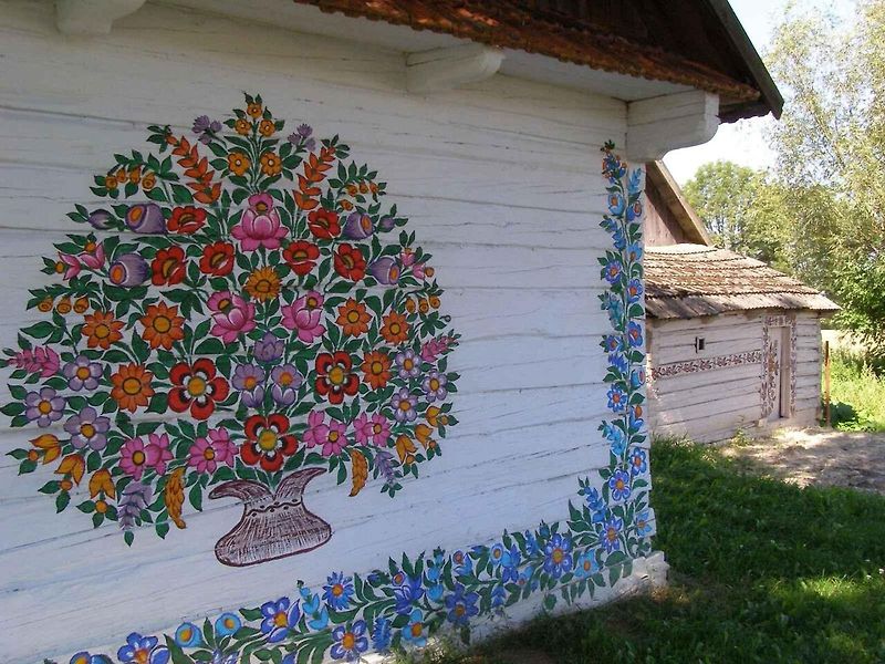 Domy nejsou žádný skanzen. Lidé v nich opravdu žijí.