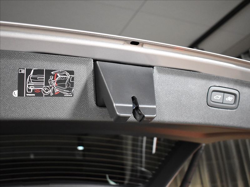 Volvo XC90 (2026) 2,0 T8  Plus Dark - fotka 6 z 35