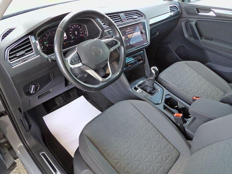 Volkswagen Tiguan 1.5TSI 110kW Virtual Life ACC - fotka 21 z 34