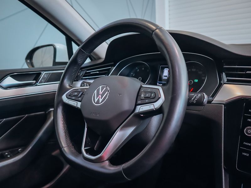 Volkswagen Passat 1.5 TSI 110 kW DSG Elegance - fotka 21 z 28