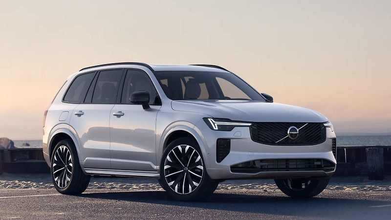 Volvo XC90 (2026) B5 AWD AUT DARK ULTRA 7míst - fotka 2 z 11