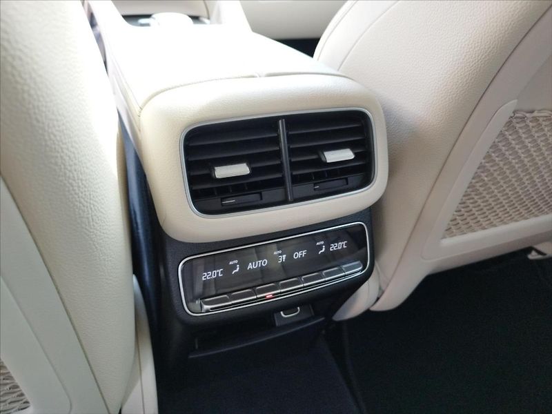 Mercedes-Benz GLE 3,0 300D 4MATIC COUPE - fotka 25 z 29