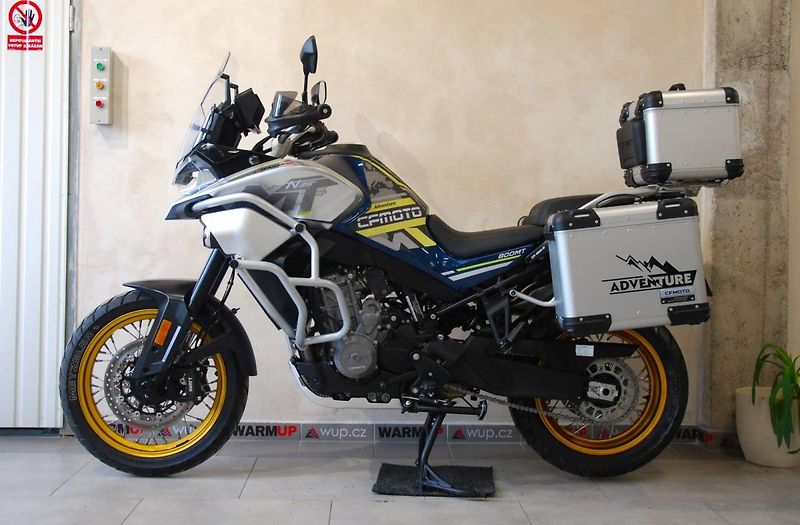 CFMOTO 800 MT (2022) Touring - hezký stav,stroj od - fotka 12 z 20