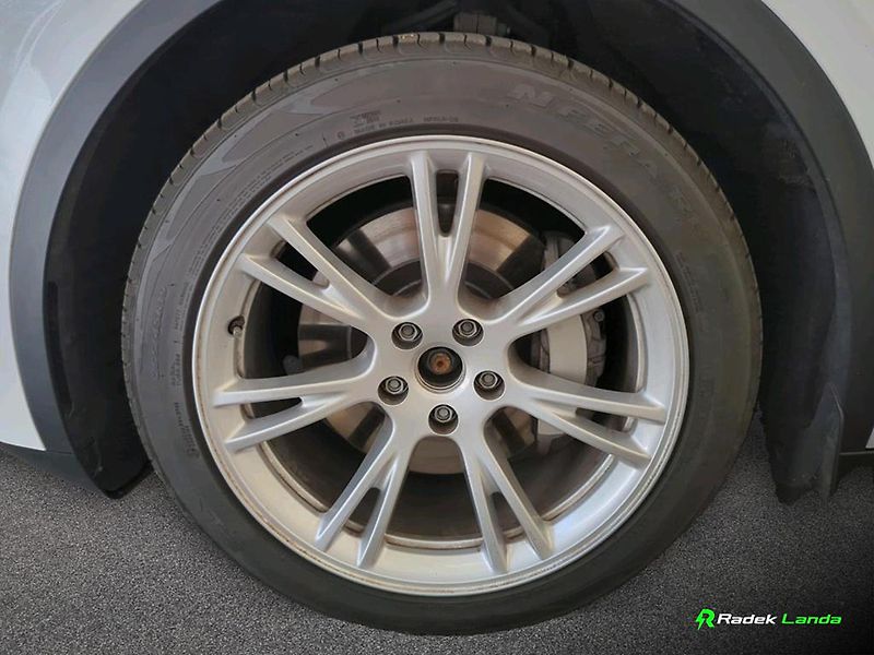 Tesla Model Y (2024) Long Range AWD Berlín | tažné - fotka 6 z 7