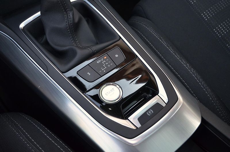 Peugeot 308 (2017) SW 1.2 96kW Allure / AUTOMAT - fotka 26 z 39