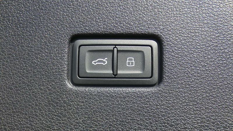 Audi Q8 55 TFSI quattro tiptronic - fotka 23 z 26