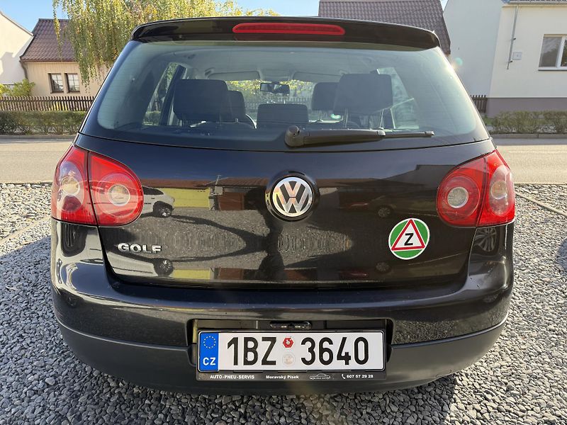 Volkswagen Golf 1.6 FSI ALU - fotka 4 z 13