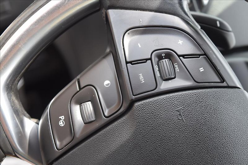 Citroën C4 Picasso 2,0 HDI 110KW AUTOMAT 7MÍST - fotka 37 z 48