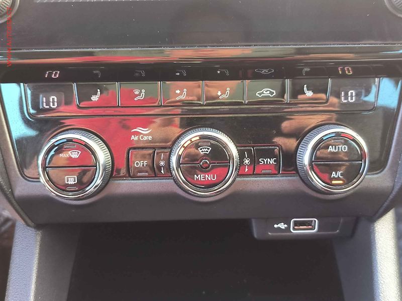 Škoda Octavia (2018) 1.6 TDi, Style, DSG, LED - fotka 16 z 26