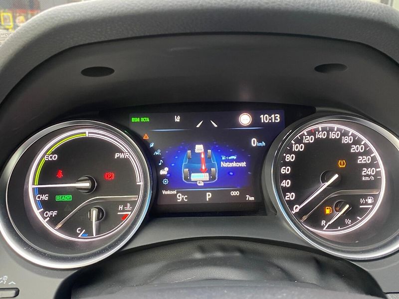 Toyota Camry 2,5 Hybrid  Executive VIP - fotka 22 z 33