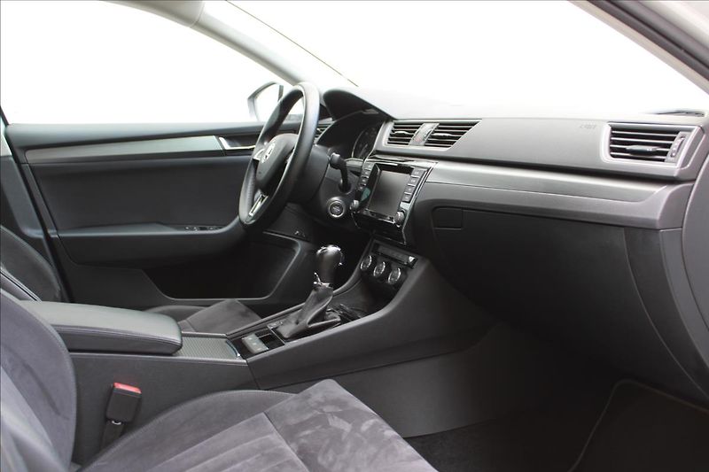 Škoda Superb 2.0 TDI/Style/4x4/DSG/140kW/CZ - fotka 29 z 40